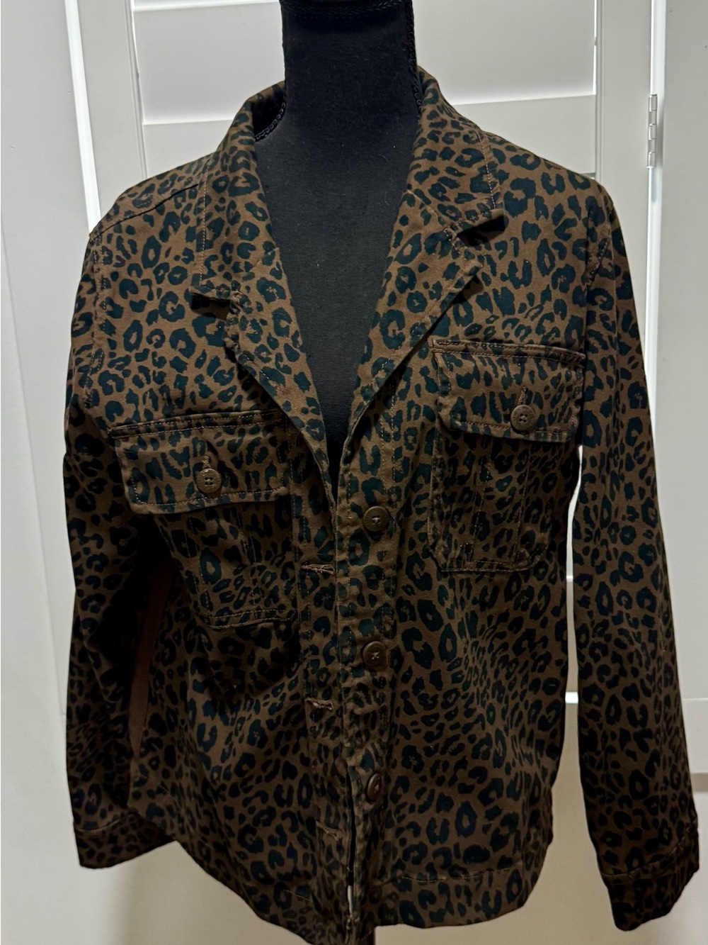 Leopard Print Brown Women’s Jacket. Front pockets and button front. Crop Style